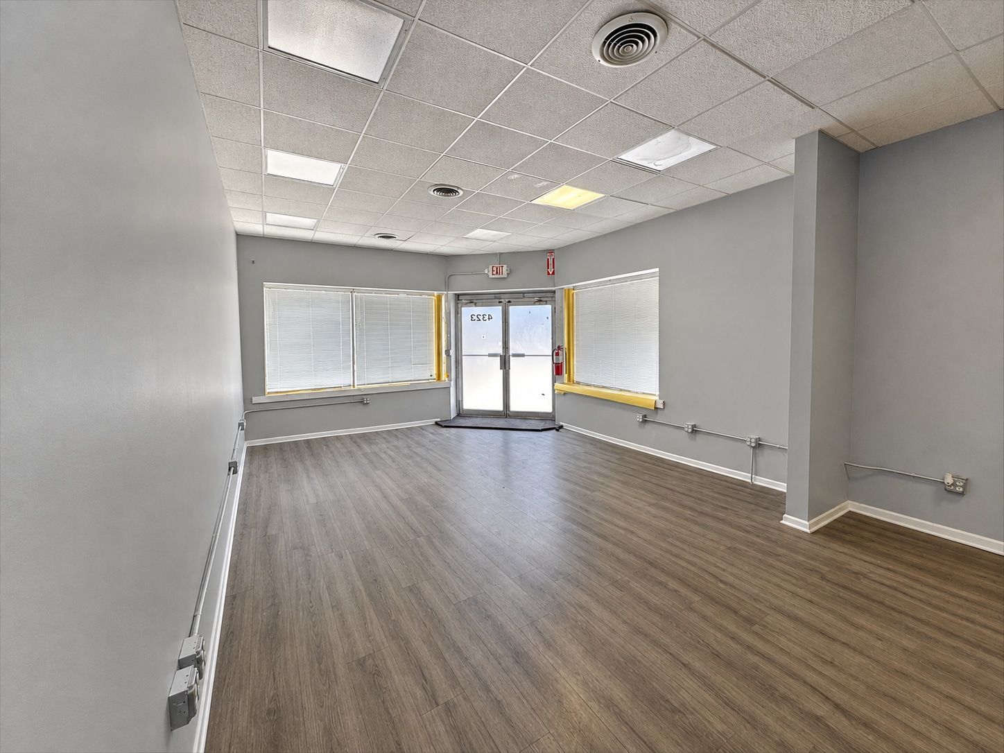 4519-4523 N Milwaukee Ave, Chicago, IL à louer Photo intérieure- Image 1 de 15
