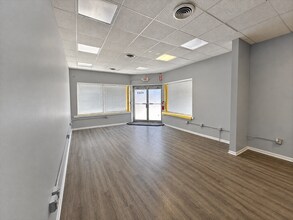 4519-4523 N Milwaukee Ave, Chicago, IL à louer Photo intérieure- Image 1 de 15