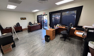 11220 Metro Pkwy, Fort Myers, FL for lease Interior Photo- Image 2 of 5