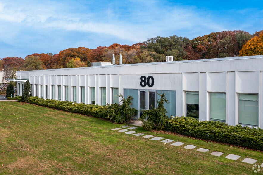 80 Crossways Park Dr, Woodbury, NY à louer - Photo principale - Image 2 de 15
