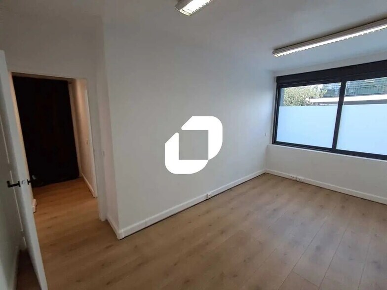 Bureau dans La Garenne-Colombes à louer - Photo du bâtiment - Image 3 de 9