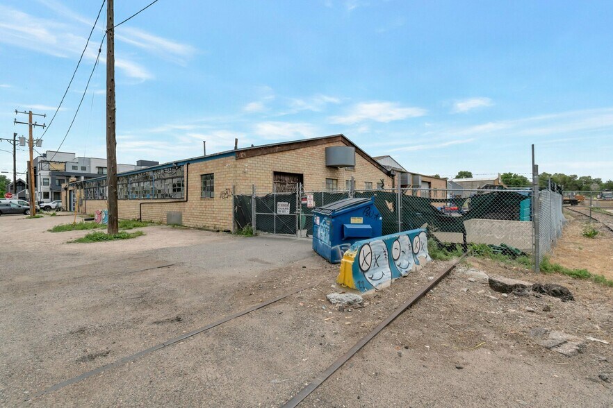 2401 S Delaware St, Denver, CO à vendre - Photo du bâtiment - Image 3 de 33