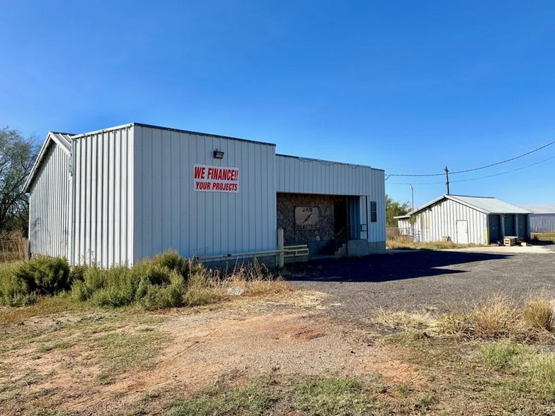 1307 Elm St, Sweetwater, TX for sale - Building Photo - Image 2 of 9