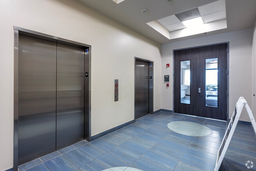 265 E River Park Cir, Fresno, CA à louer - Photo intérieure - Image 3 de 29