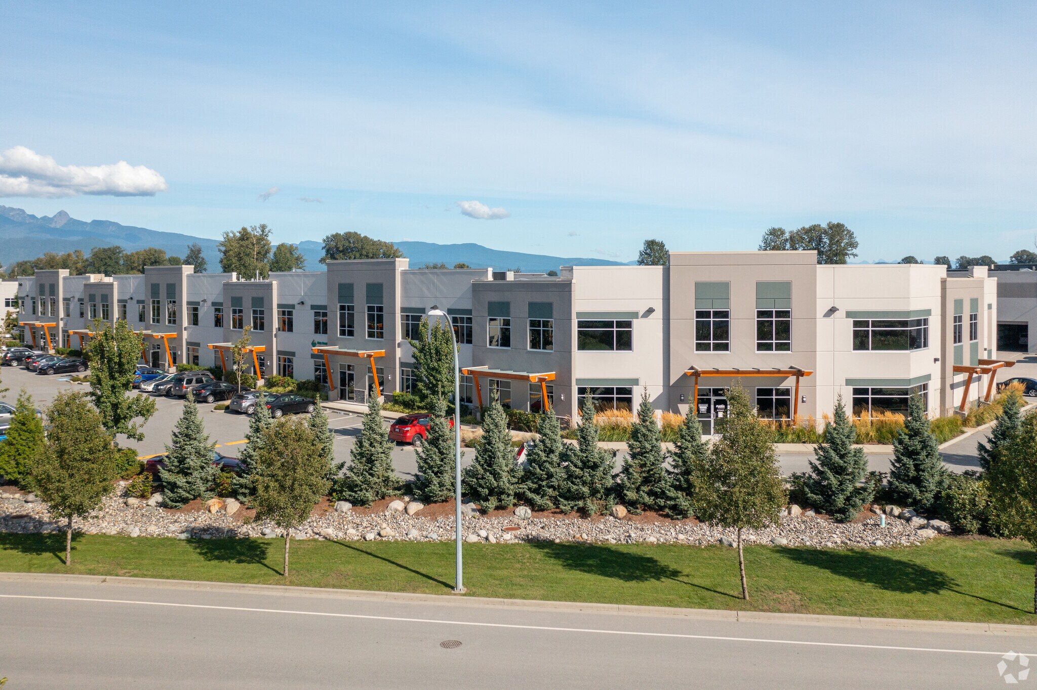 570 Sherling Pl, Port Coquitlam, BC à vendre Photo du bâtiment- Image 1 de 8