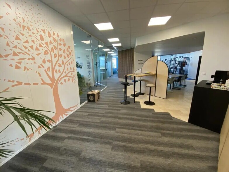 Bureau dans Eysines à louer - Photo du bâtiment - Image 3 de 10