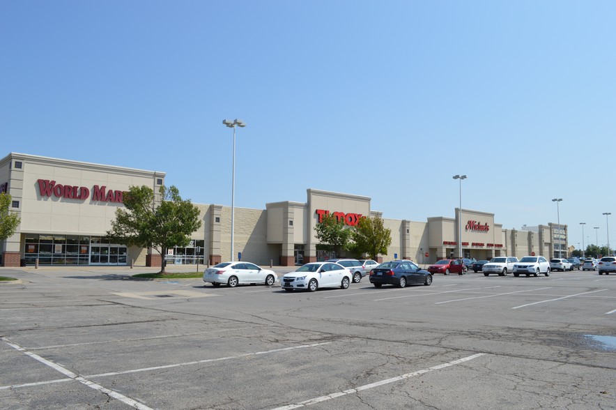 3106 S Iowa St, Lawrence, KS for lease - Primary Photo - Image 1 of 5