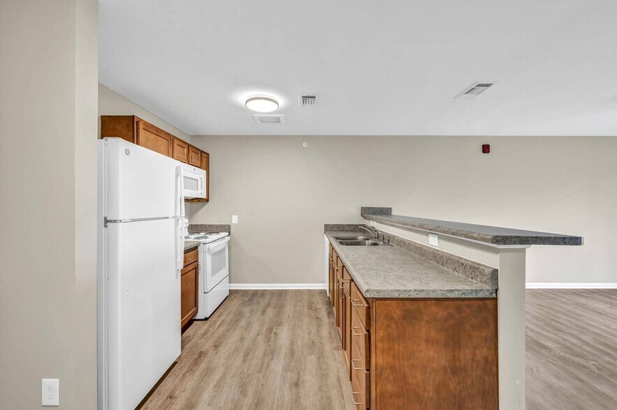 6500 Powers Blvd, Parma, OH à louer - Photo du bâtiment - Image 3 de 40