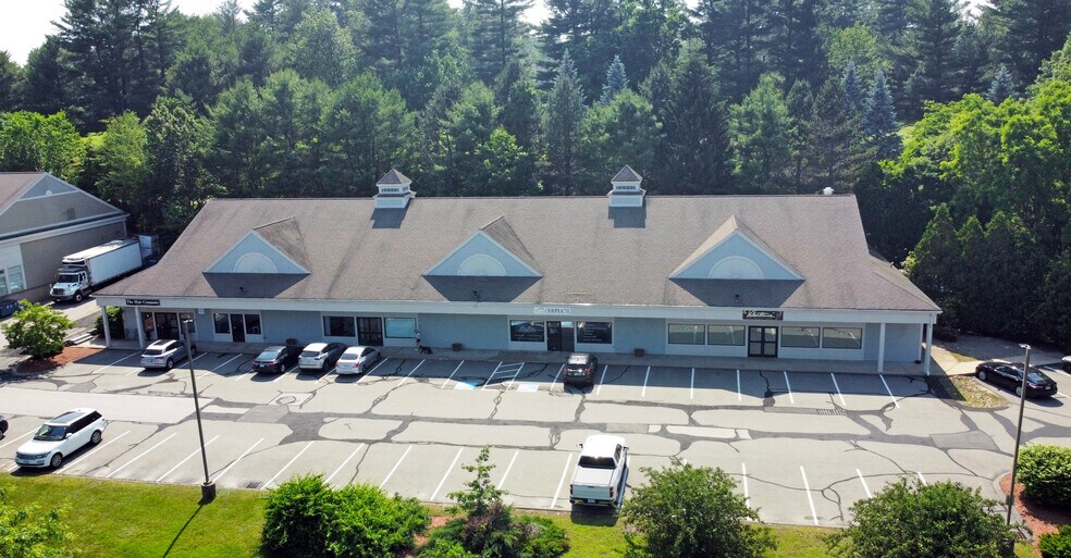 383-385 E Dunstable Rd, Nashua, NH à louer - Photo du bâtiment - Image 1 de 4