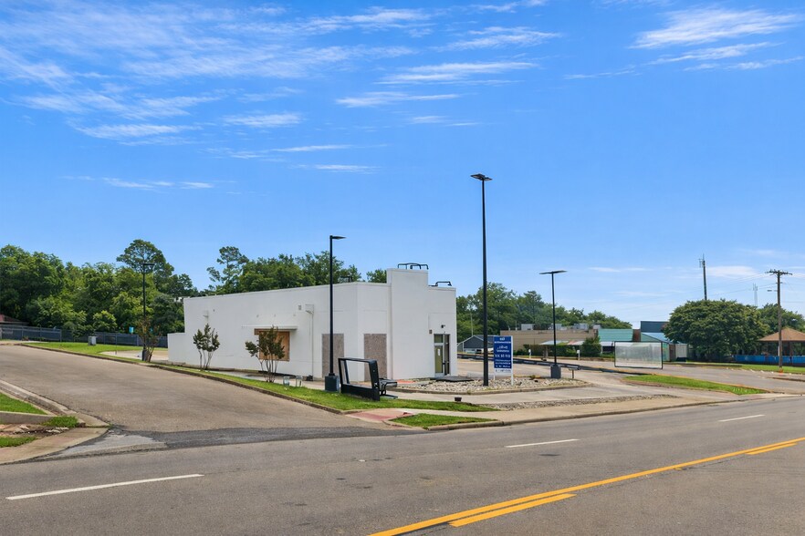 900 Gilmer St, Sulphur Springs, TX for sale - Building Photo - Image 2 of 4