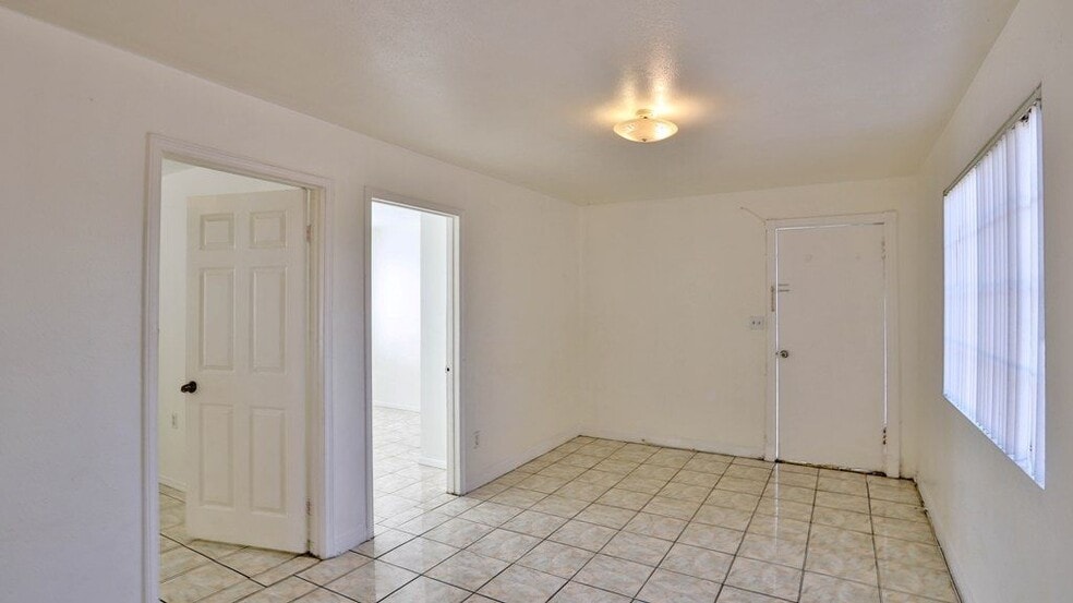 8181 20th St, Westminster, CA for sale - Interior Photo - Image 3 of 7