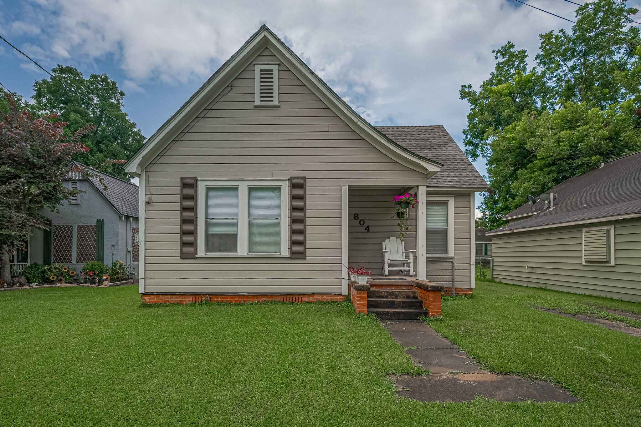 Investment Portfolio in Wharton portefeuille de 4 propriétés à vendre sur LoopNet.ca Photo du bâtiment- Image 1 de 120