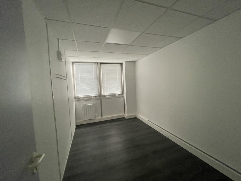 Office in Saint-Ouen-sur-Seine for lease - Interior Photo - Image 3 of 7