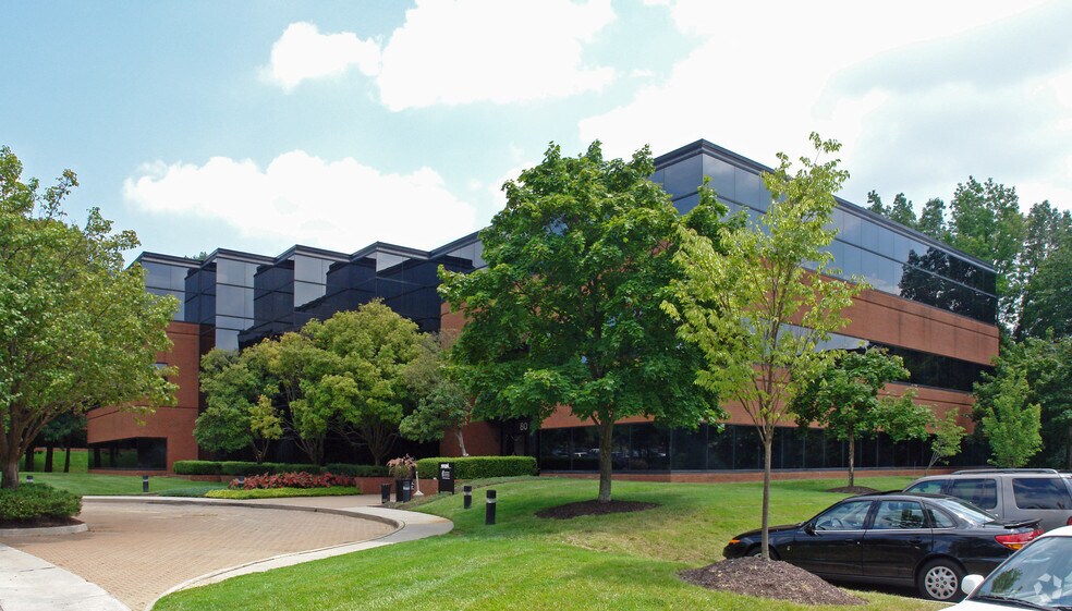 800 Moorefield Park Dr, Richmond, VA à vendre - Photo du bâtiment - Image 3 de 8