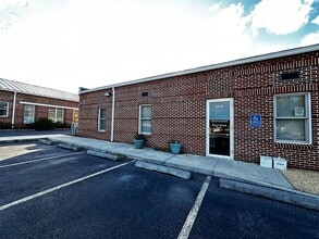 889 Rio East Ct, Charlottesville, VA for lease Interior Photo- Image 1 of 11