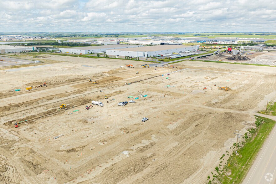 260238 High Plains Way, Rocky View No 44, AB à louer - Aérien - Image 2 de 3