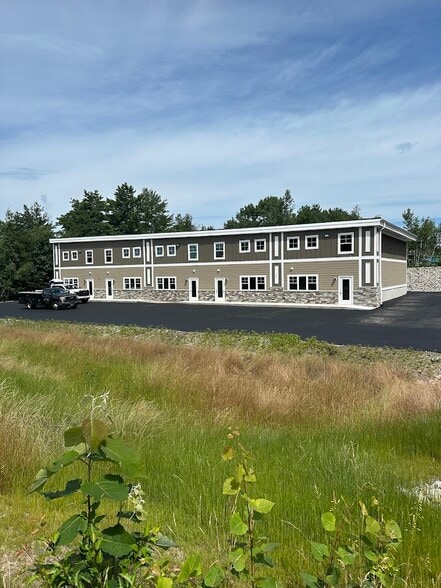 3 Akira Way, Londonderry, NH à vendre - Photo du bâtiment - Image 2 de 9