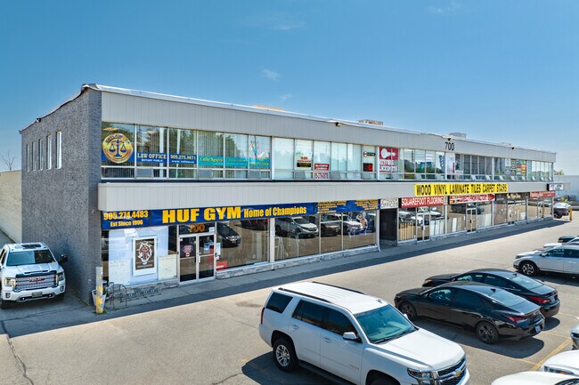Plus de détails pour 700 Dundas St E, Mississauga, ON - Commerce de détail à louer