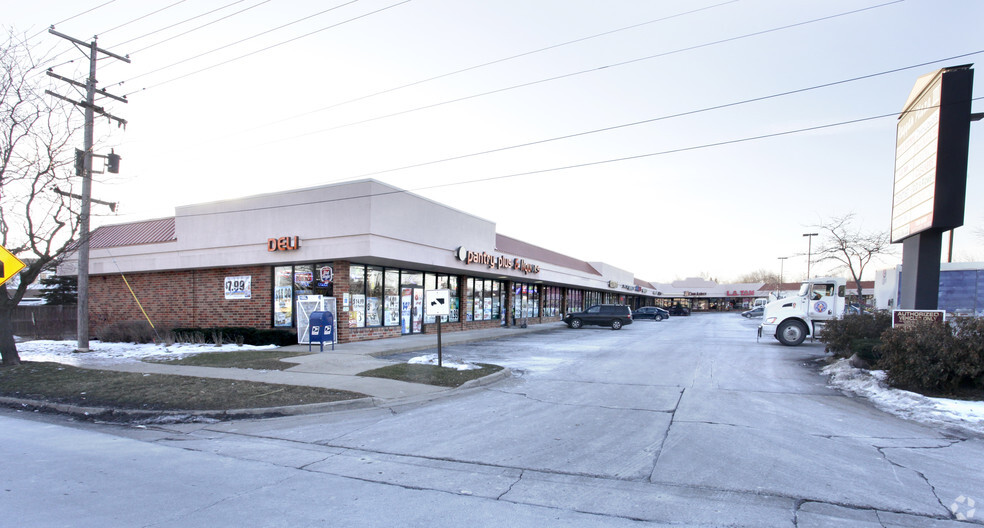 615-699 N Wolf Rd, Des Plaines, IL for lease - Building Photo - Image 2 of 3