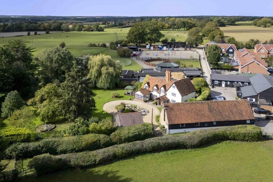 Pottersheath Rd, Welwyn à vendre - Photo du bâtiment - Image 2 de 37