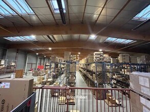 Flex in Saint-André-de-Corcy for lease Interior Photo- Image 1 of 4