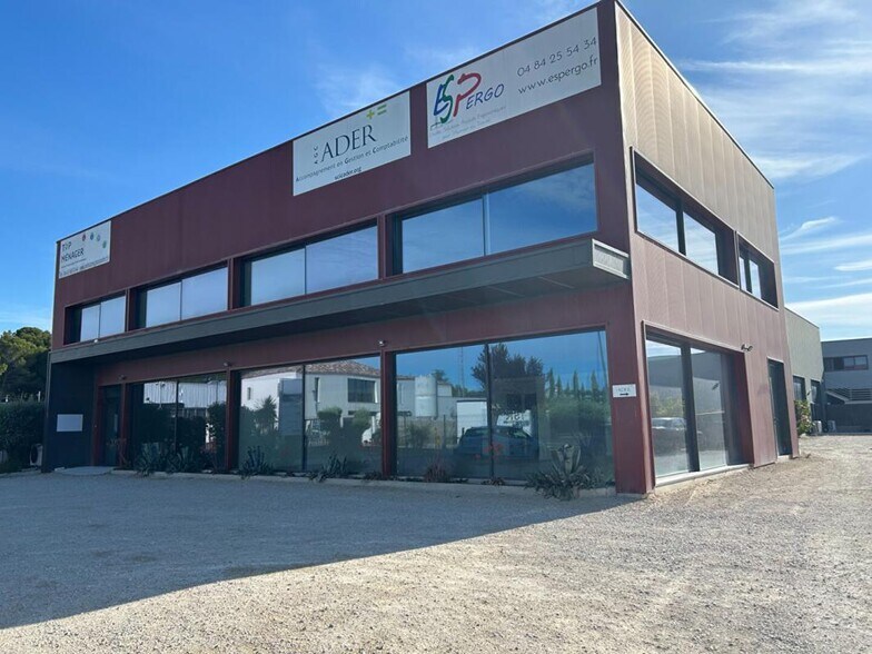 Retail in Pélissanne for lease - Building Photo - Image 2 of 8