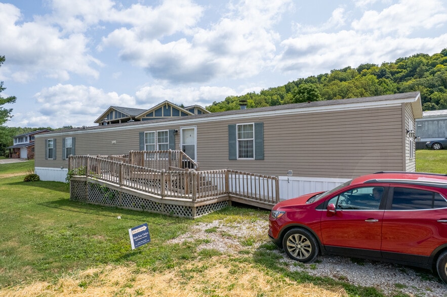 30 Phillips Dr, Sistersville, WV for sale - Building Photo - Image 3 of 11