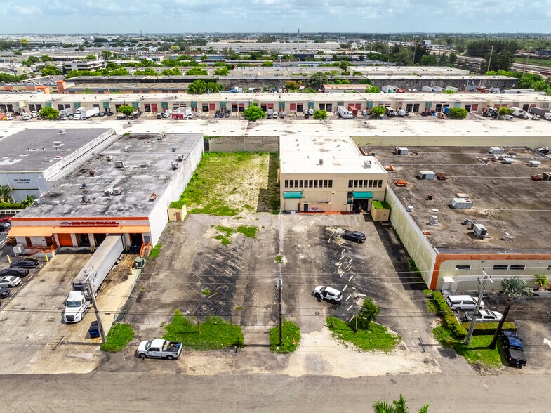 6995 NW 46th St, Miami, FL à vendre - Photo du bâtiment - Image 2 de 3