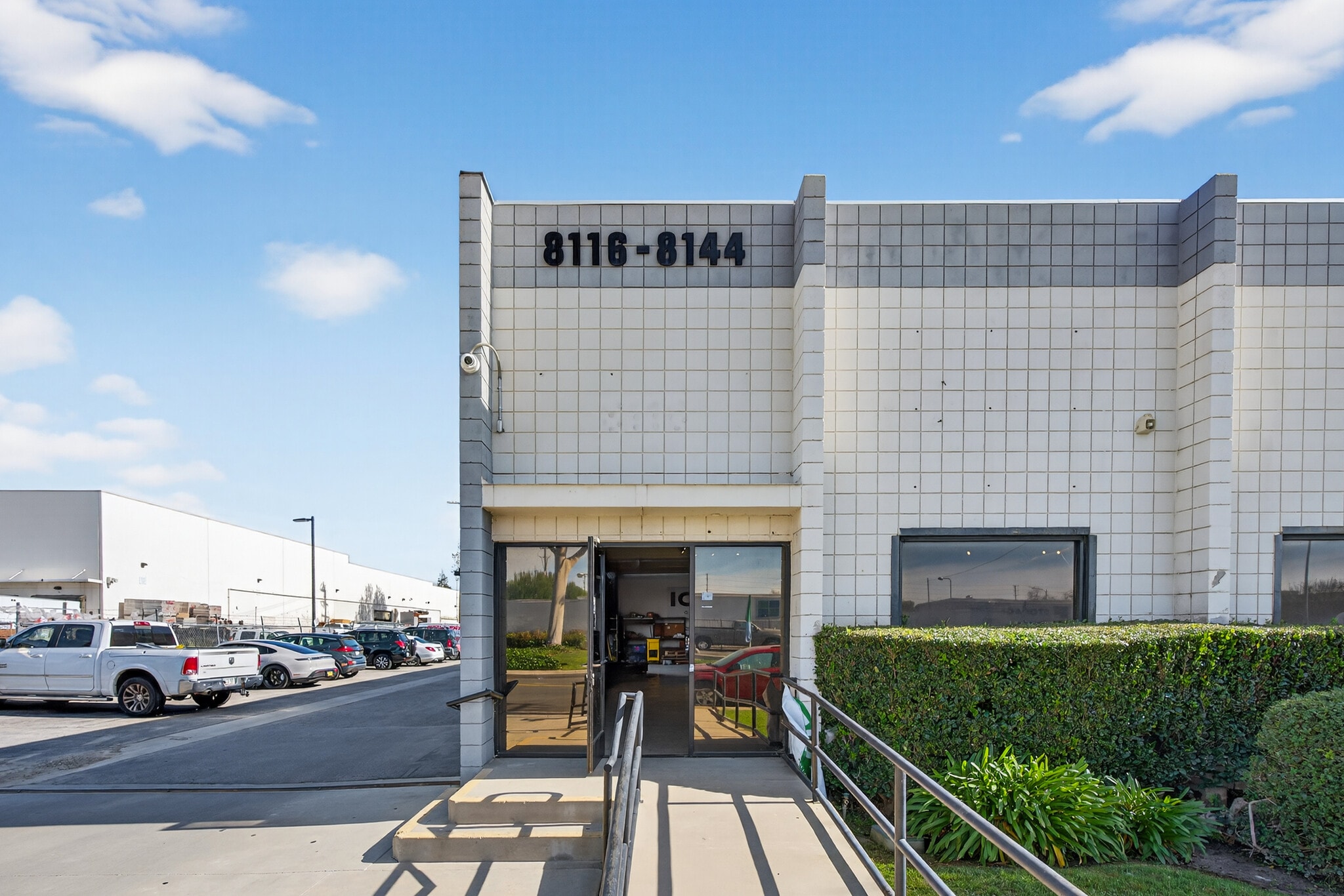 8116-8144 Deering Ave, Canoga Park, CA à louer Photo intérieure- Image 1 de 8