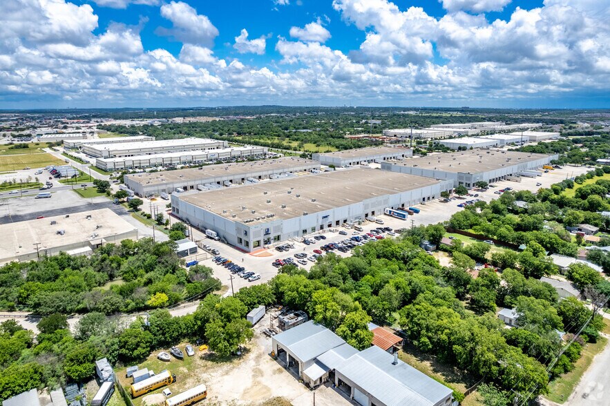 4810 Eisenhauer Rd, San Antonio, TX à louer - Aérien - Image 2 de 3