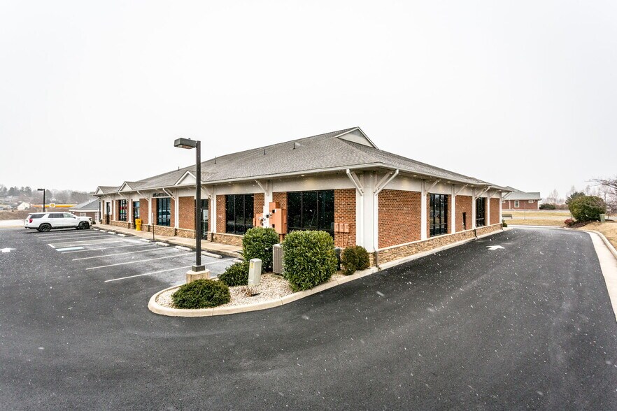 16 Gosnell, Staunton, VA à vendre - Photo du bâtiment - Image 2 de 27