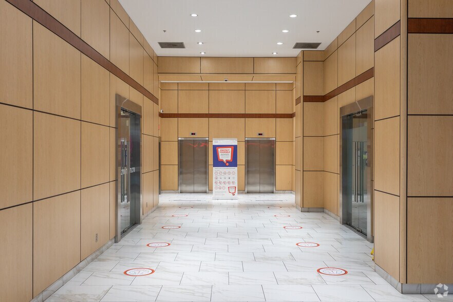 570 Dunsmuir St, Vancouver, BC à louer - Photo du bâtiment - Image 2 de 7