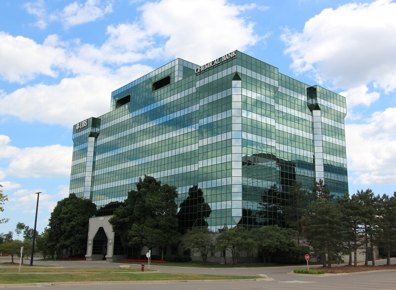 2301 W Big Beaver Rd, Troy, MI for lease - Building Photo - Image 2 of 4
