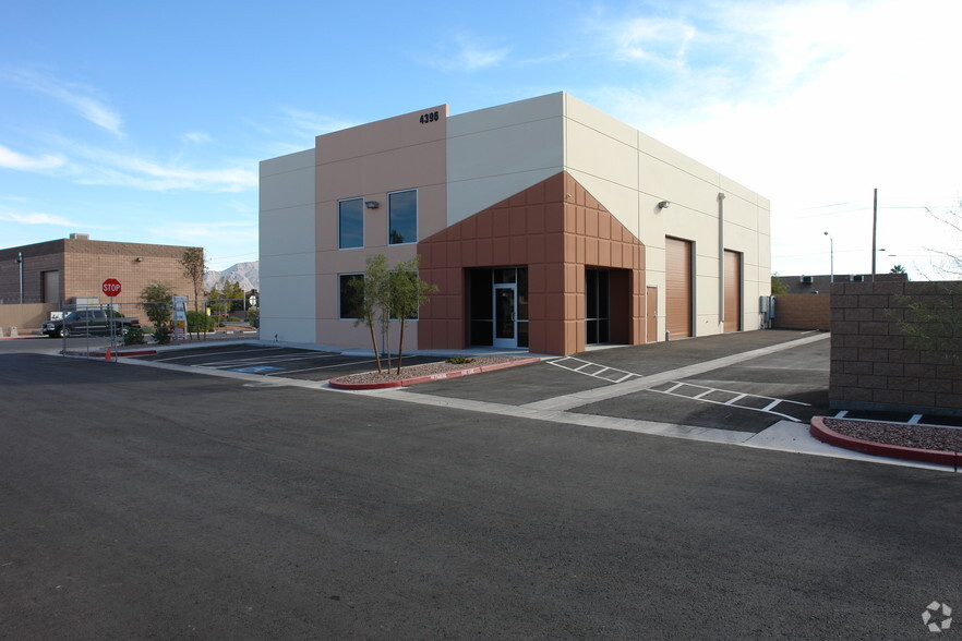 4396 E Alexander Rd, Las Vegas, NV for lease - Primary Photo - Image 1 of 5