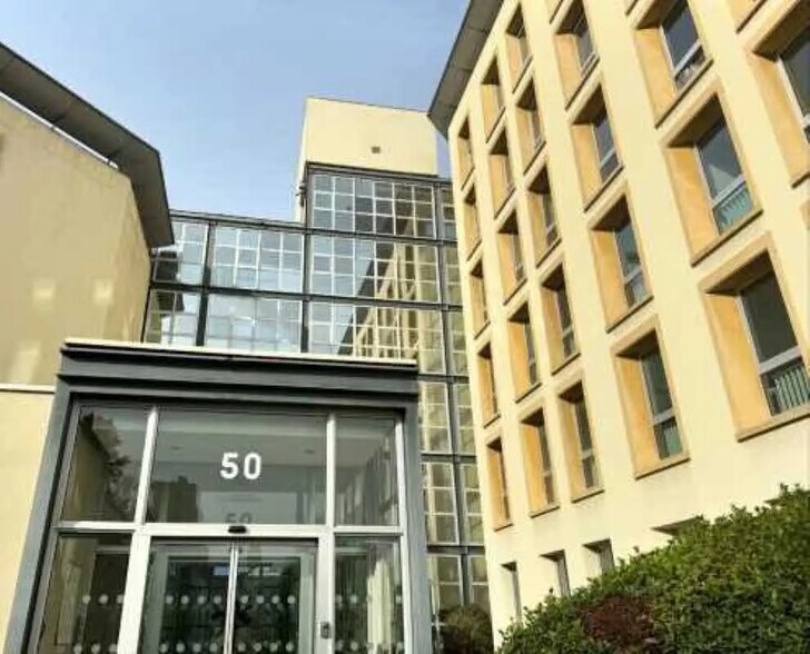 Bureau dans Villeurbanne à louer - Photo du bâtiment - Image 1 de 3