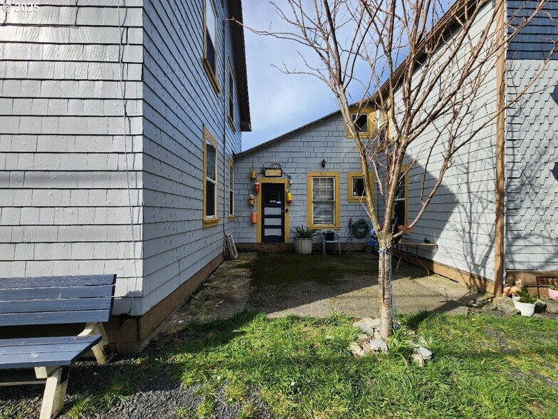 935 Jackson St, Port Orford, OR à vendre - Photo du bâtiment - Image 2 de 27