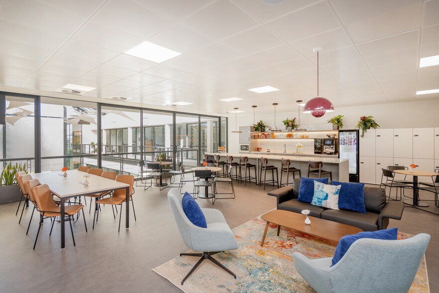 Park Ave, Almondsbury for lease - Interior Photo - Image 3 of 18