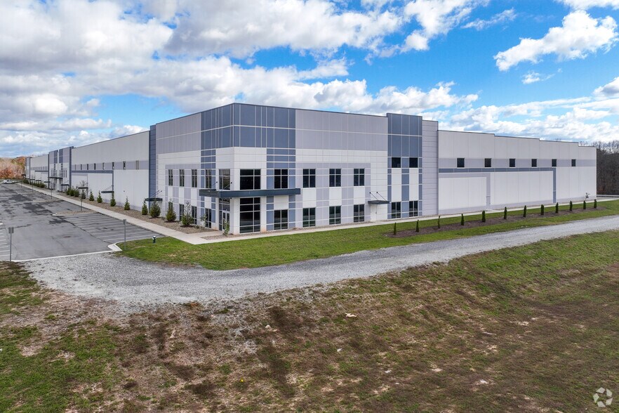 7902 Indlea Point, Greensboro, NC for lease - Building Photo - Image 2 of 8