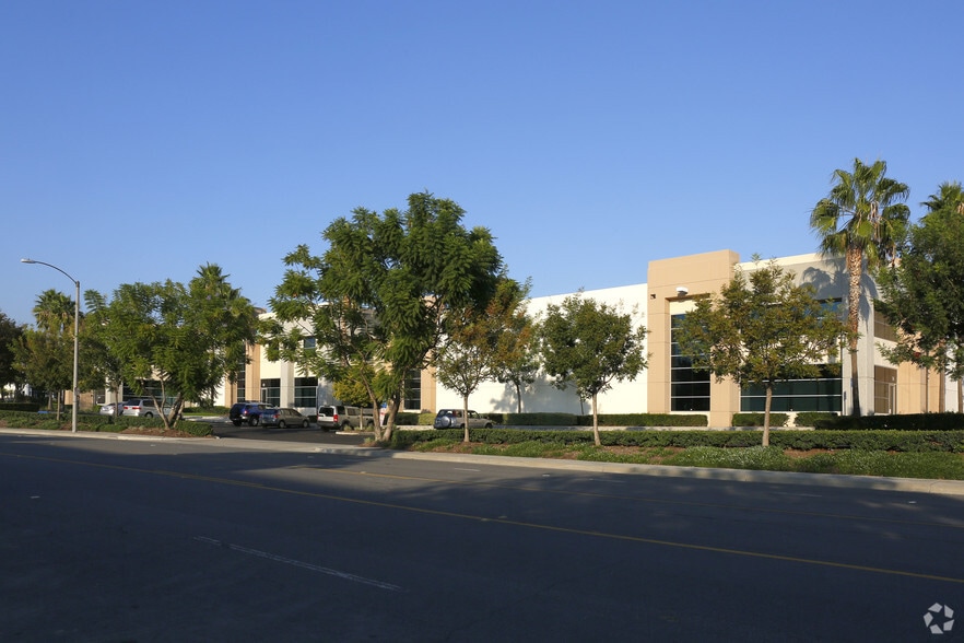 285 S Dupont Ave, Ontario, CA for lease - Building Photo - Image 3 of 4