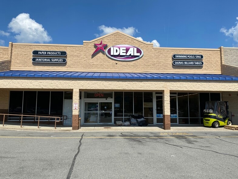 1048 N Eisenhower Dr, Beckley, WV à louer - Photo du bâtiment - Image 2 de 4