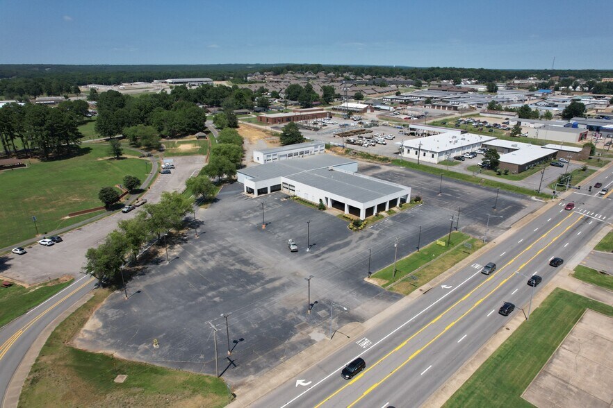 2000 E Race Ave, Searcy, AR à vendre - Photo du bâtiment - Image 2 de 21