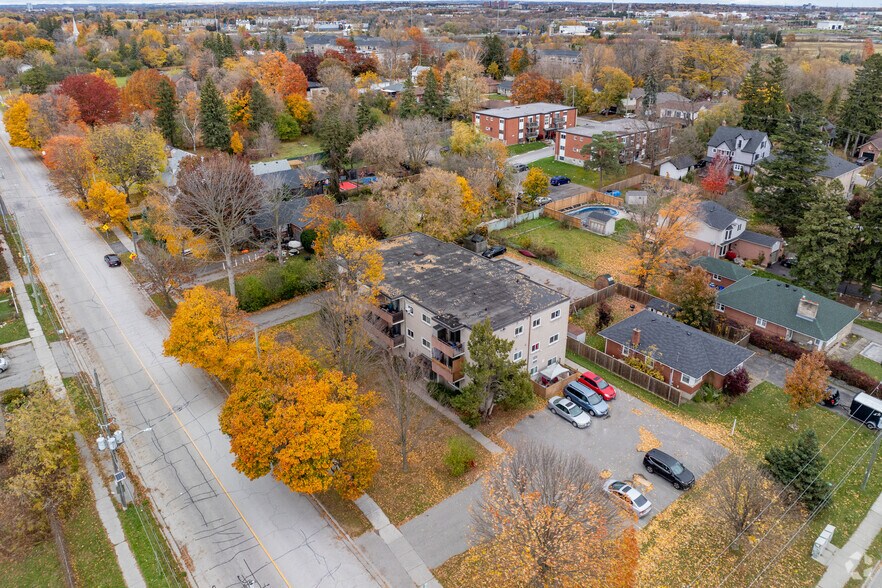 102 Front St E, Whitby, ON à vendre - Photo du bâtiment - Image 1 de 14