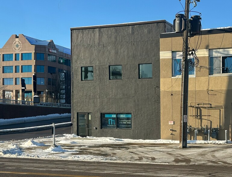 915-925 1st St S, Saint Cloud, MN à louer - Photo du bâtiment - Image 2 de 17