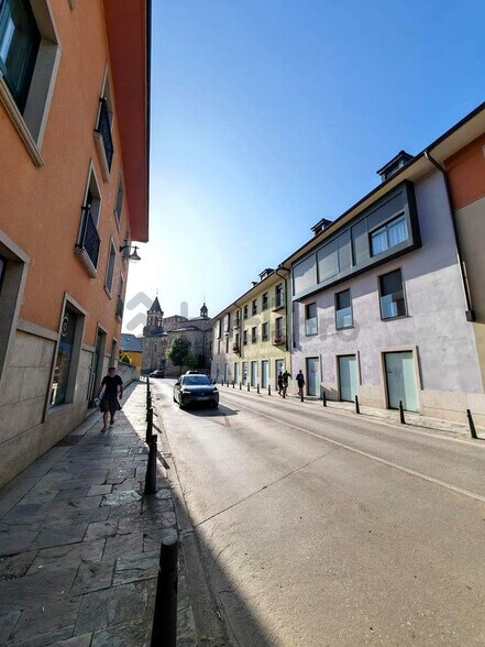 Retail in Ponferrada, León for lease - Building Photo - Image 2 of 6