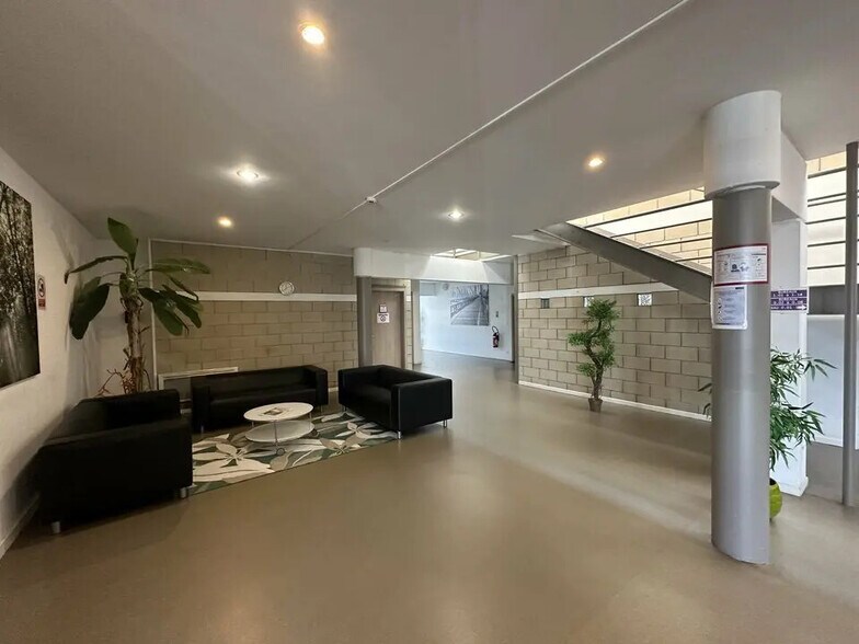 Bureau dans Schiltigheim à louer - Hall d’entrée - Image 2 de 11