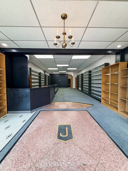 150 W Center St, Marion, OH for lease - Interior Photo - Image 3 of 6