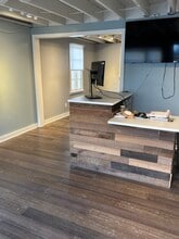 60-70 E Oak St, Zionsville, IN à louer Photo intérieure- Image 2 de 8