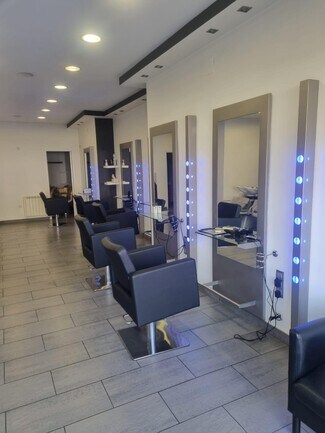 Plus de détails pour Multi-résidentiel à vendre