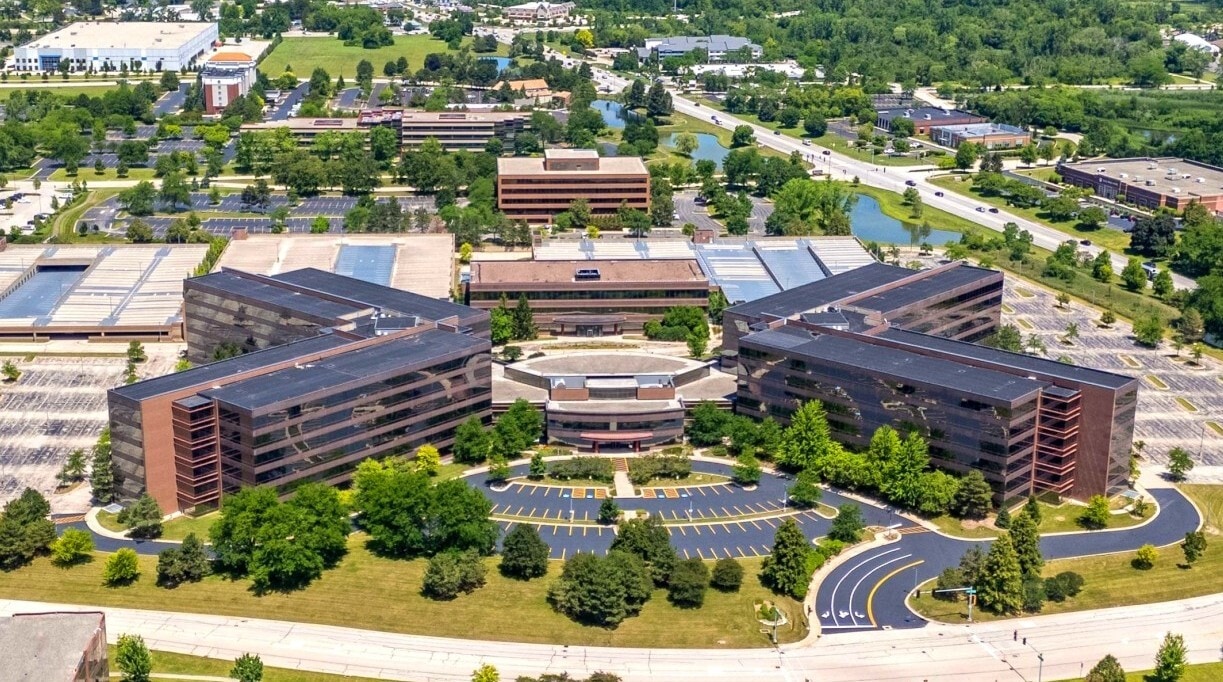 4 Overlook Pt, Lincolnshire, IL for lease Building Photo- Image 1 of 85