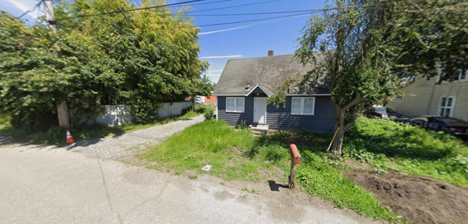 117 12th St SE, Puyallup, WA for sale - Primary Photo - Image 2 of 5